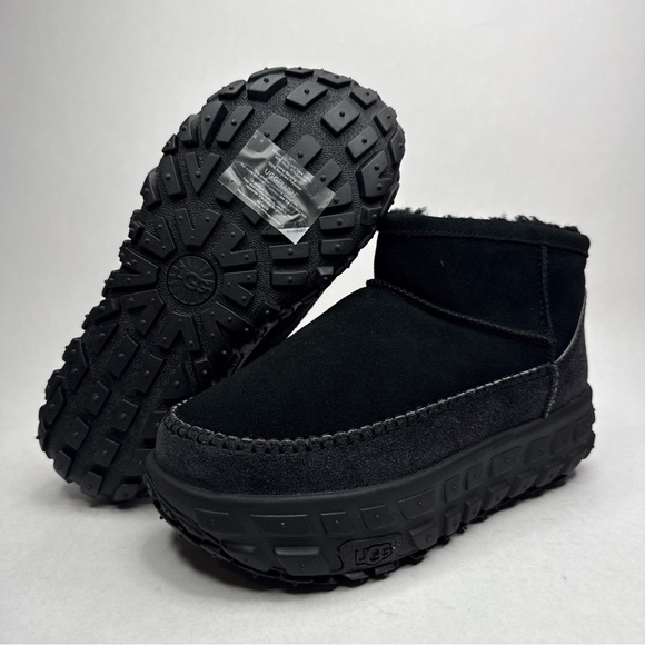 UGG Men's Black Chukka Boots